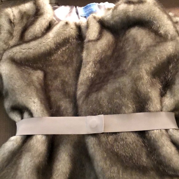 Simply Vera Faux Fur Short Sleeve One Hook Coat - Picture 7 of 7